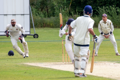 Dan-Murphy-sets-off-down-the-leg-side